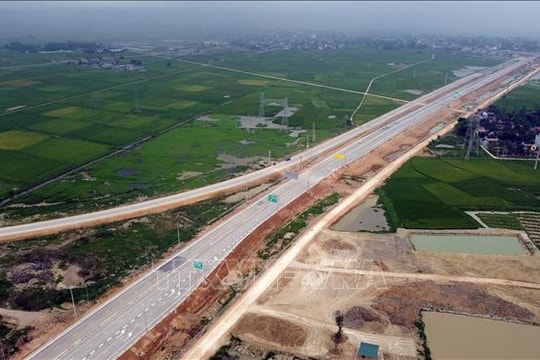 Thi công xuyên lễ trên công trường cao tốc Bắc - Nam