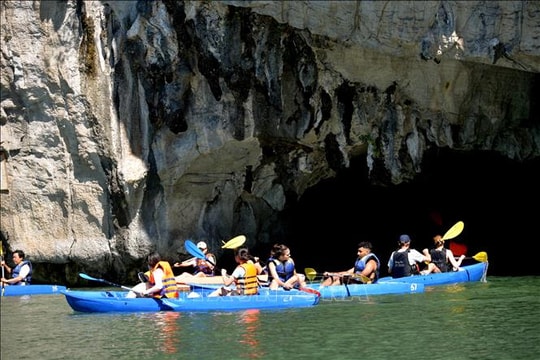 Hai ngày đầu nghỉ lễ, Quảng Ninh đón khoảng 120.000 lượt du khách