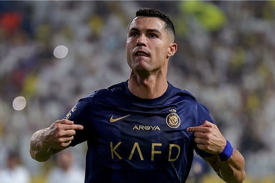 Ronaldo chạm mốc 850 bàn
