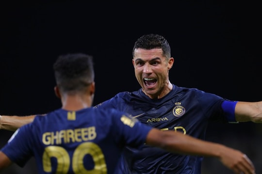 Ronaldo giúp Al-Nassr thắng đậm, vượt Messi trong cuộc đua "phá lưới"