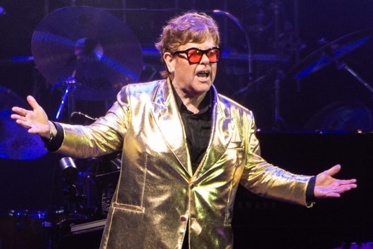 Elton John tuổi 76 không cho các con thừa kế gia tài nửa tỷ USD