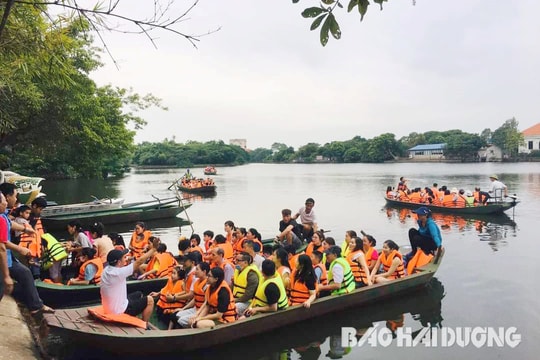 Hàng vạn khách tham quan các di tích tại Hải Dương dịp 2/9