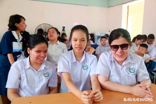 Học sinh khiếm thị Hải Dương hào hứng khai giảng năm học mới