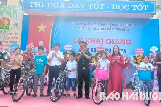 Ban Chỉ huy quân sự TP Hải Dương tặng 6 xe đạp cho học sinh nghèo