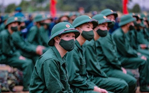 Đang đi làm thì bị gọi tham gia nghĩa vụ quân sự, khi về có bị mất việc không?