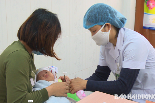Hải Dương tiêm vaccine phòng lao cho trẻ sơ sinh tại bệnh viện