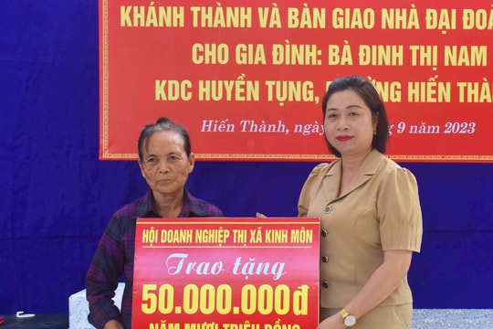 Kinh Môn tặng nhà “đại đoàn kết” cho hộ đơn thân có hoàn cảnh khó khăn