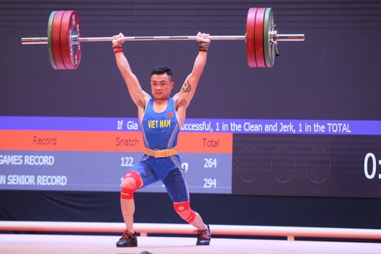 Lại Gia Thành giành 3 huy chương vàng cử tạ thế giới