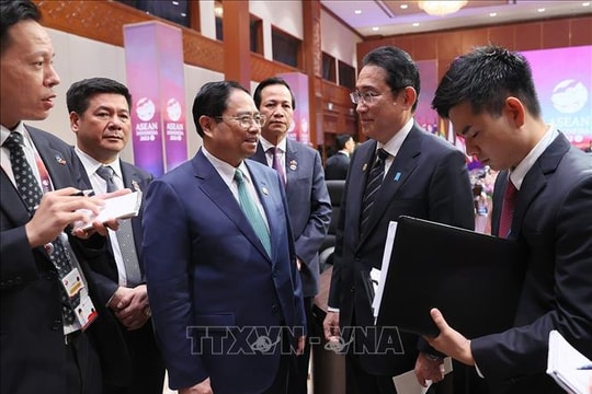 Thủ tướng Phạm Minh Chính gặp Thủ tướng Nhật Bản Kishida Fumio