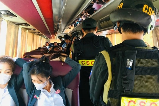 Chuyến xe 52 chỗ phủ kín rèm, hàng chục người bị lừa "vào tròng" đi xem đất
