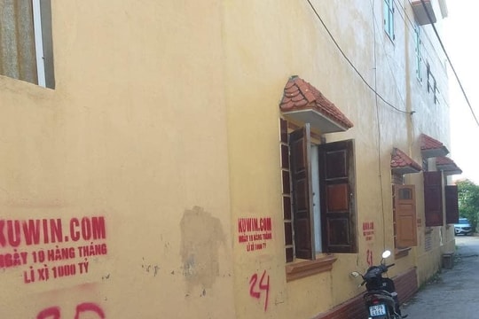 Vẫn in quảng cáo lên tường