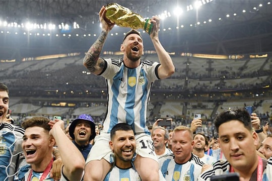 Haaland xứng đáng giành quả bóng vàng hơn Messi