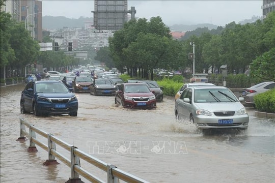 Trung Quốc gia hạn cảnh báo màu vàng về mưa bão