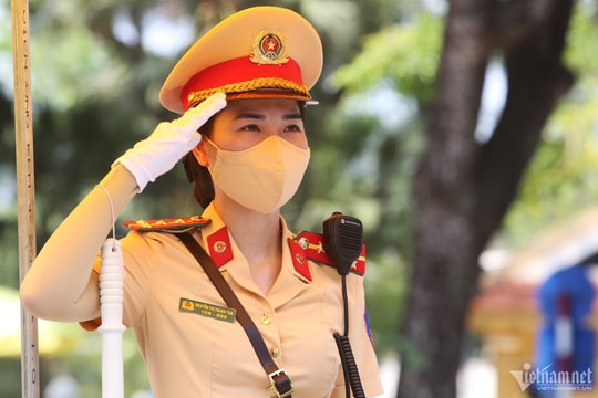 Quy định mới không yêu cầu Cảnh sát giao thông nói lời chào với người điều khiển xe