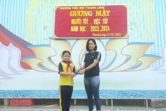 Tuyên dương học sinh nhặt được tiền trả lại người đánh rơi