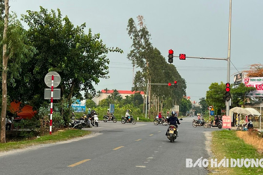 Đèn tín hiệu giao thông tại ngã tư Cao Dương đã hoạt động trở lại