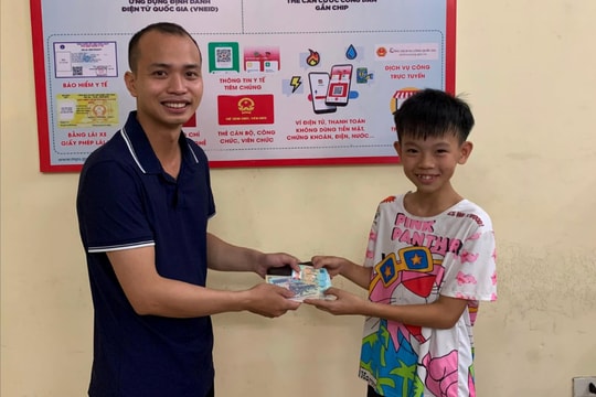 Nam Sách biểu dương một học sinh lớp 7 nhặt được của rơi, trả lại người mất