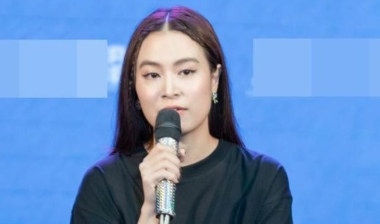 Cuộc họp báo thất bại của Hoàng Thùy Linh