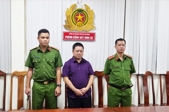 Bắt kẻ nhận 100.000 USD "chạy án" cho nguyên Cục trưởng Cục Đăng kiểm Việt Nam