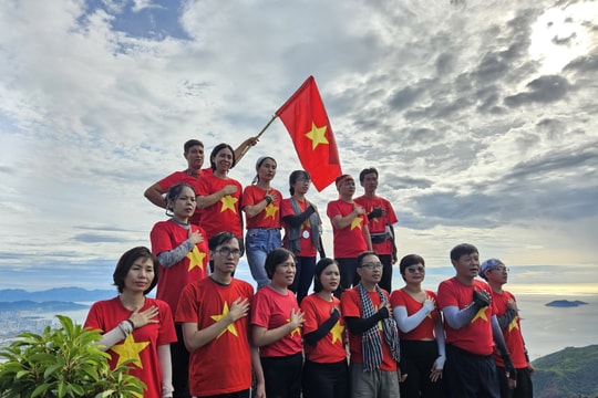 Chinh phục núi Hoàng Ngưu Sơn - "nóc nhà" của Nha Trang