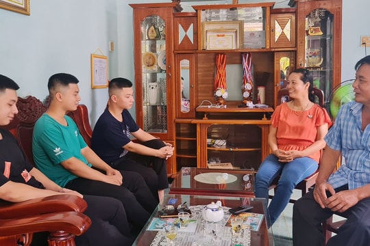 Ba anh em sinh 3 cùng đỗ vào Trường Sĩ quan Không quân
