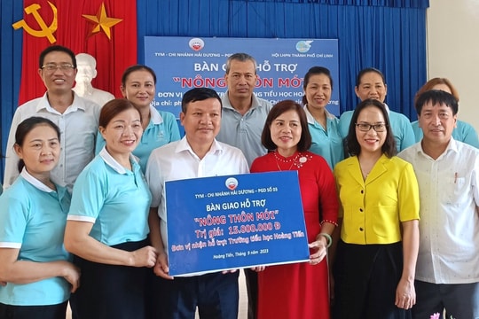 TYM tặng thiết bị cho trường học ở Hải Dương