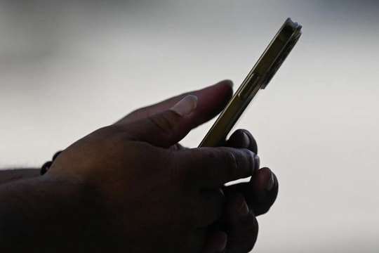 Pháp yêu cầu Apple dừng bán iPhone 12 do phát xạ cao