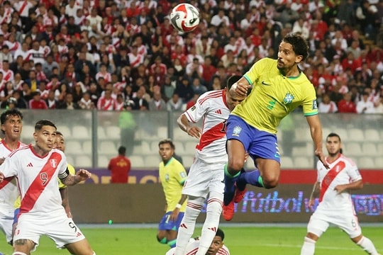 Neymar giúp Brazil thắng ở phút 90