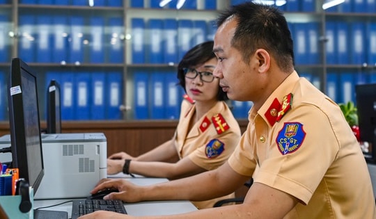 Tranh đua quyết liệt biển số 30K - 555.55, mức giá đã vượt 14 tỷ đồng