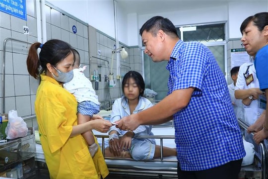 Hỗ trợ nạn nhân vụ cháy chung cư mini tại Hà Nội và mưa lũ tại tỉnh Lào Cai