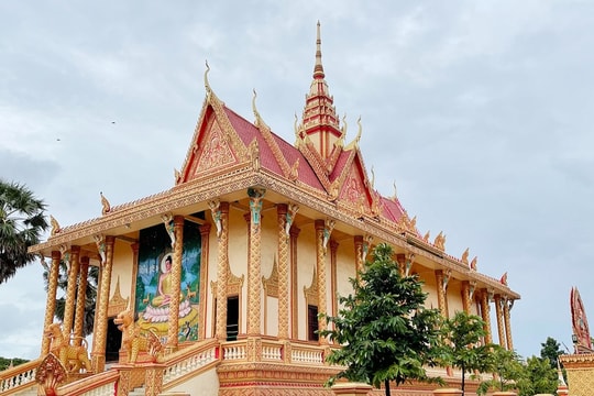 Vẻ đẹp ngôi chùa Khmer hơn 130 năm tuổi ở Bạc Liêu