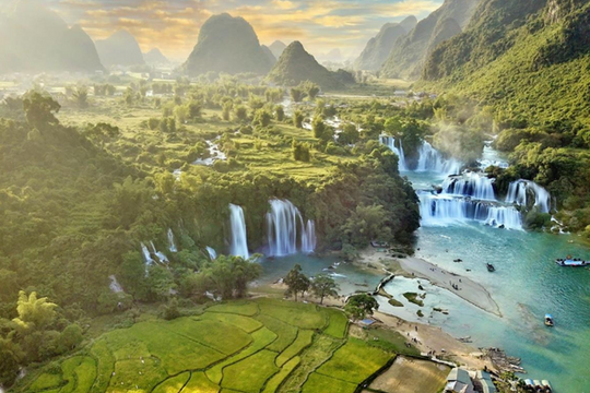 Ban Gioc – Detian waterfalls tours piloted from Sept 15