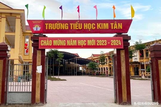 Trường Tiểu học Kim Tân trả lại tiền phụ huynh do thu sai