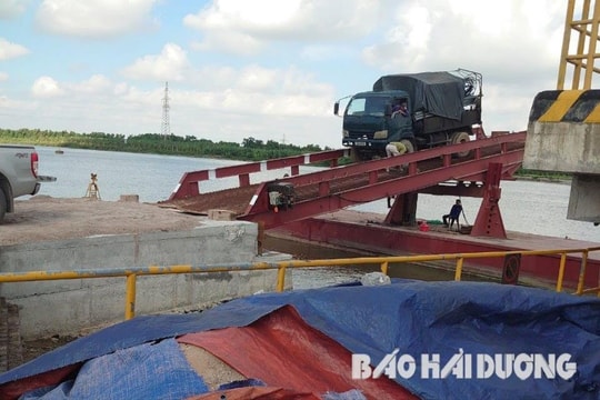 Phó Chủ tịch Thường trực UBND tỉnh Hải Dương Lưu Văn Bản yêu cầu kiểm tra, xử lý việc xây dựng mố cầu cảng Điện lực Jaks