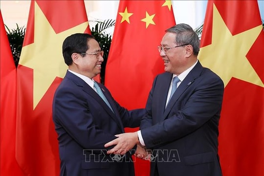 Vietnamese, Chinese PMs hold talks