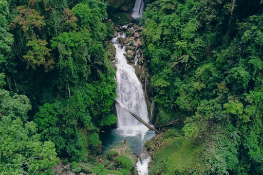 Ngọn thác hoang sơ ít người biết ở Hà Giang
