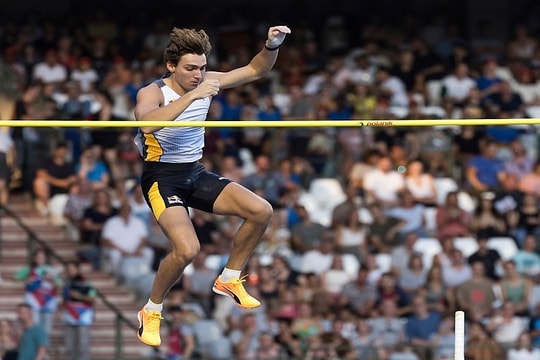 Duplantis lần thứ bảy phá kỷ lục thế giới nhảy sào