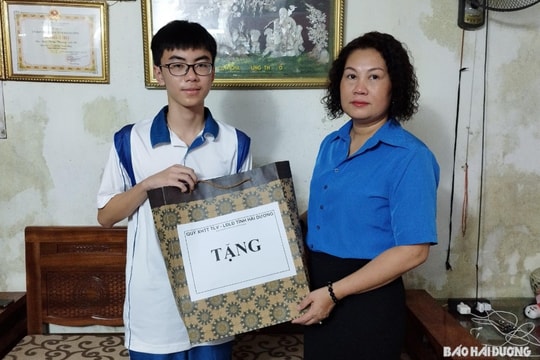 Hải Dương trao học bổng từ Quỹ Tấm lòng vàng cho con công nhân