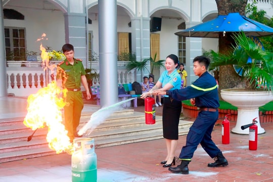 Công an TP Hải Dương trang bị kỹ năng phòng cháy chữa cháy cho gần 1.300 học sinh, giáo viên