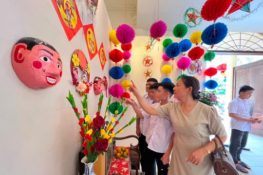 Học sinh khuyết tật trải nghiệm Tết Trung thu tại Bảo tàng tỉnh Hải Dương