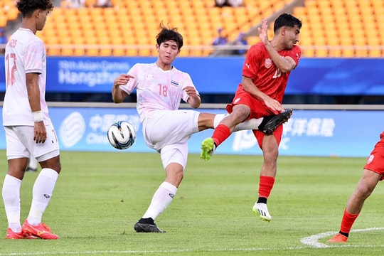 Olympic Thái Lan thoát thua nhờ siêu phẩm phút bù giờ