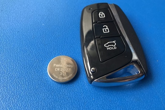 Bao lâu thì cần thay pin cho chìa khóa thông minh ô tô?