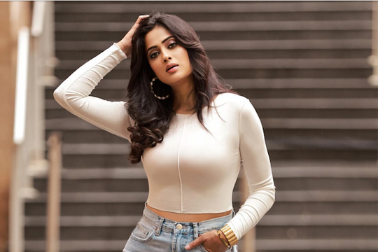 Cách mặc áo croptop cho người béo