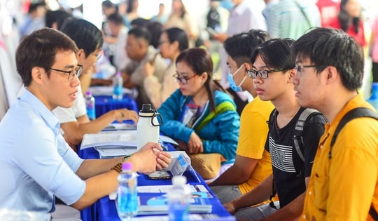 Đề xuất lùi tăng học phí 1 năm: Giảm áp lực cho trường và sinh viên