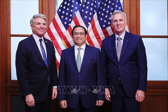 Thủ tướng Phạm Minh Chính gặp Chủ tịch Hạ viện Hoa Kỳ