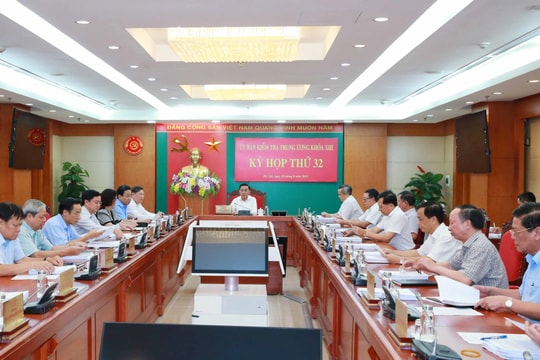 Đề nghị Bộ Chính trị xem xét kỷ luật Ban Thường vụ Tỉnh ủy Quảng Ninh