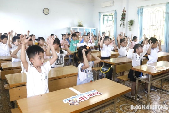 Chống lạm thu trong trường học