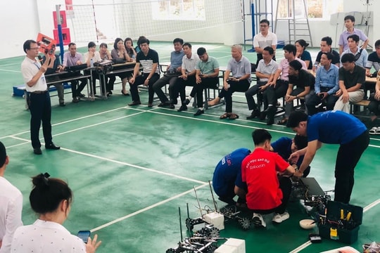 Hải Dương nâng cao khả năng ứng dụng công nghệ thông tin điều khiển robot cho giáo viên THPT