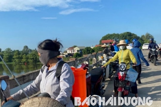 Một nữ sinh lớp 9 nhảy cầu Đáy tự tử