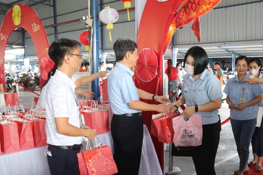 Tặng bánh trung thu cho công nhân, lao động trị giá hơn 1 tỷ đồng